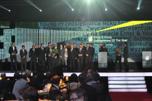 E&Y 2009 048
